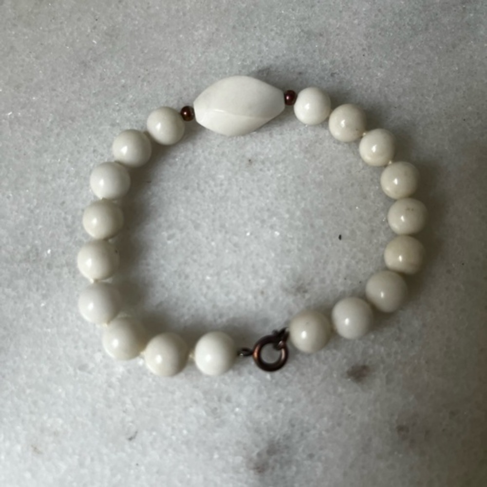 Elegant White milk glass Beaded Bracelet